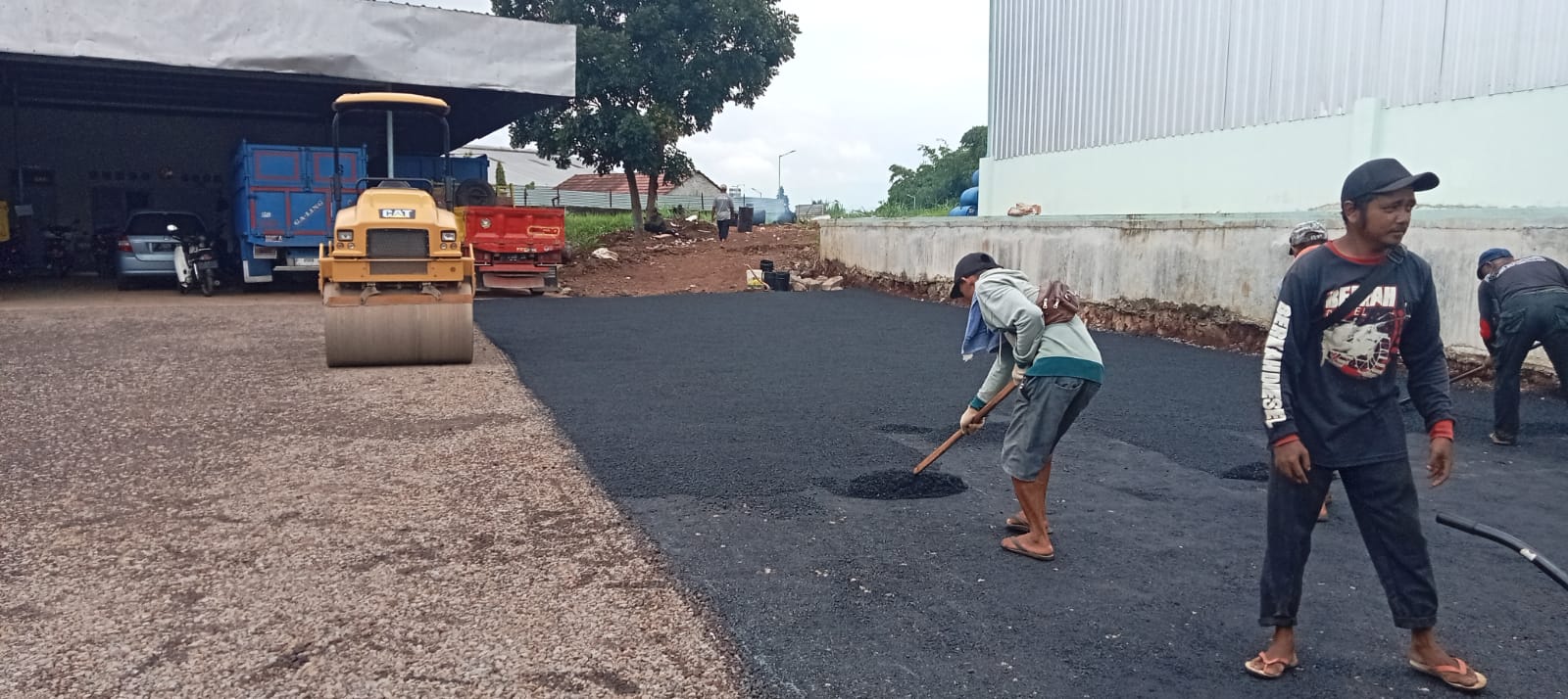 pengaspalan aspal hotmix murah semarang Pengaspalan halaman pergudangan/pabrik di Tembalang